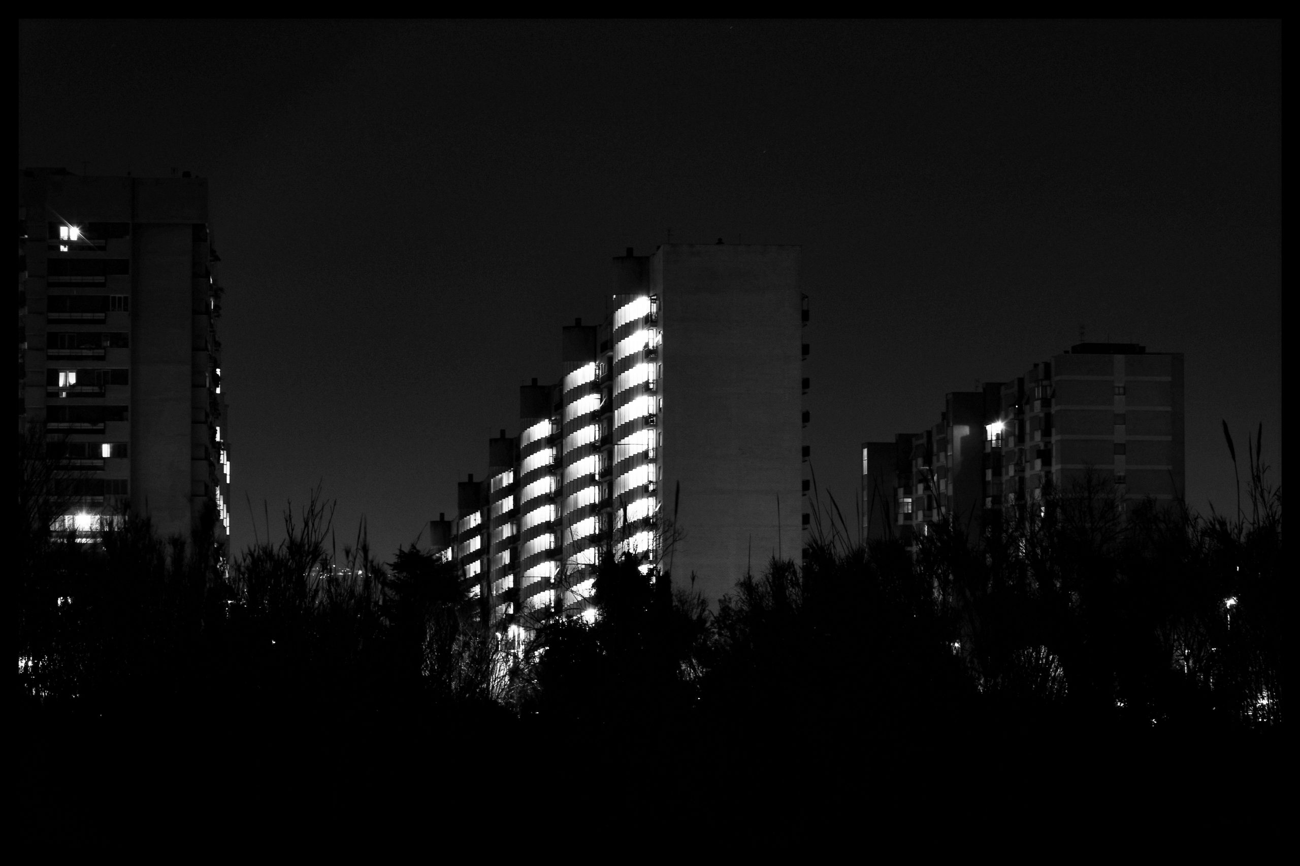 Houses by night next to Villa De Sanctis